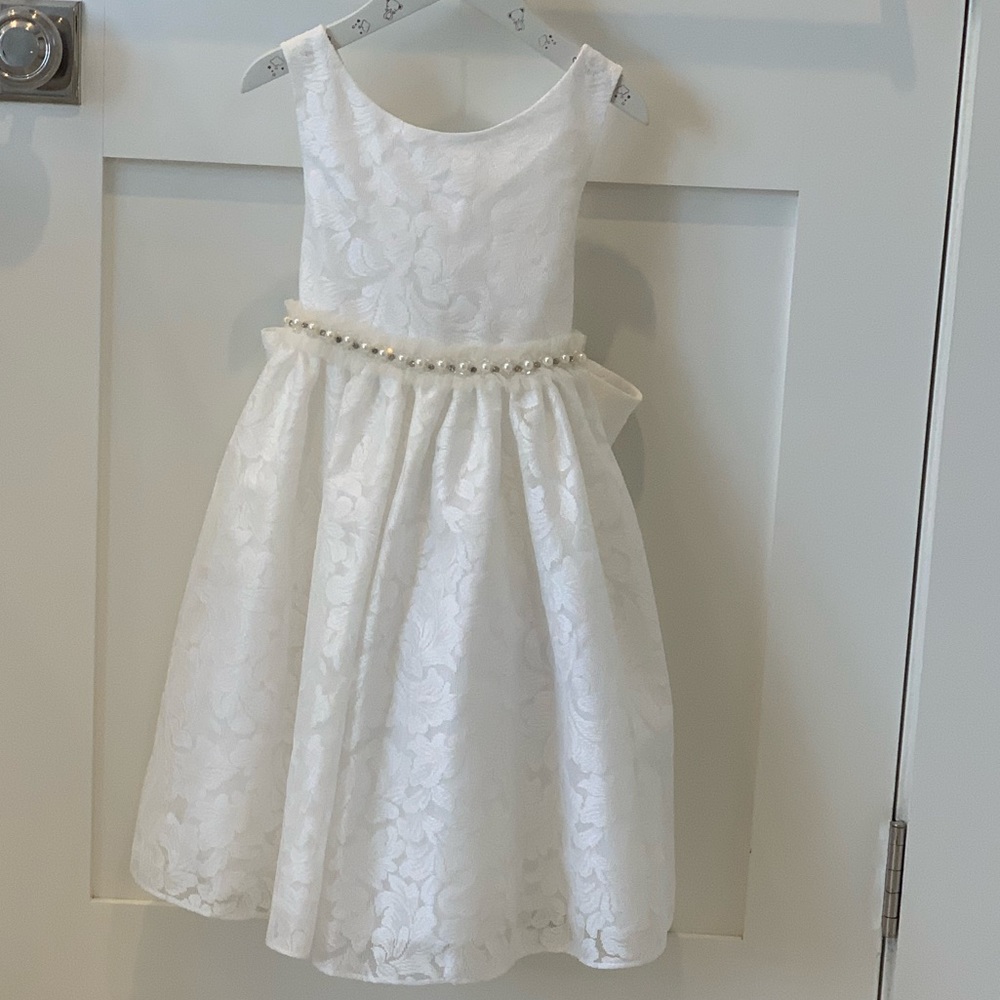 Flower girl dress sz 3/4 lace w slight shimmer pearl rhinestone tulle waist